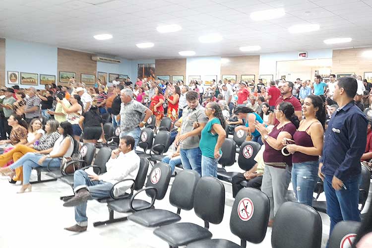 Brumado: Moradores de Arrecife comemoram aprovação de empréstimo para asfaltar estrada