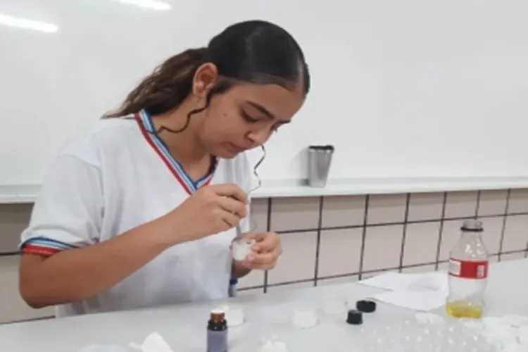 Estudantes de Boquira desenvolvem cosméticos à base de mamona e quiabo