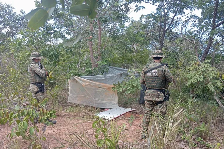 Polícia Ambiental destrói acampamento usado na caça ilegal em São Desidério