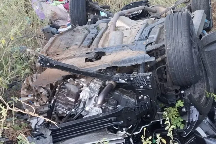 Quatro pessoas morrem após acidente entre três caminhões e um carro em Chorrochó