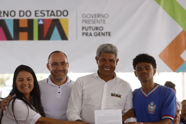 Colégio Estadual de Tempo integral inaugurado em Poções atenderá mil estudantes