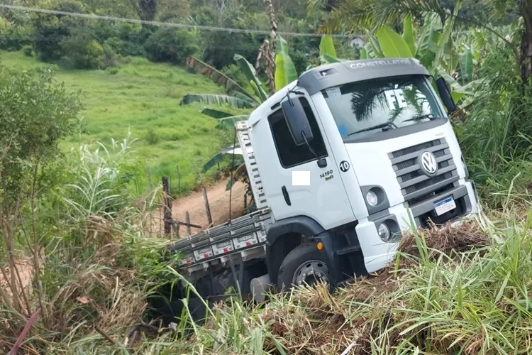 Caminhoneiro que saiu de Brumado sofre acidente na região de Mutuípe