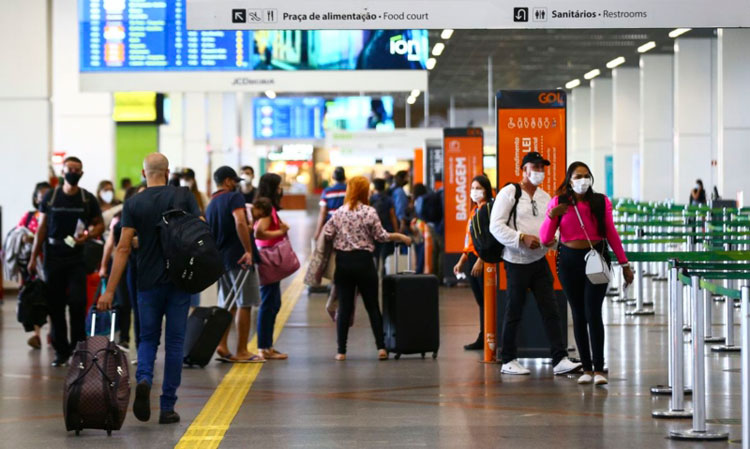 Anvisa retira obrigatoriedade de máscara em voos e aeroportos