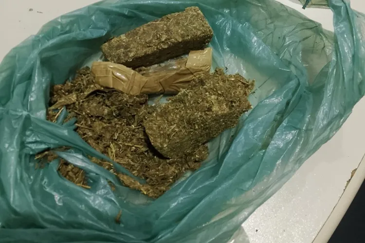 Indivíduo com passagem por tráfico é detido com drogas durante rondas em Guanambi