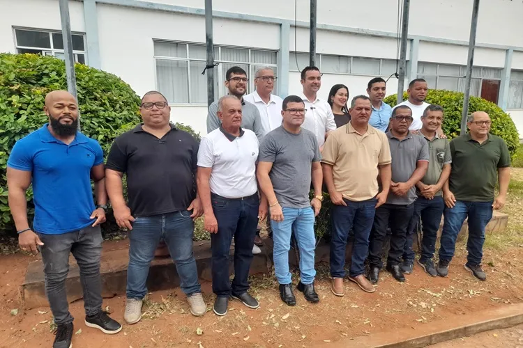 Autoestima e patriotismo: Prefeito realiza hasteamento das bandeiras em Brumado