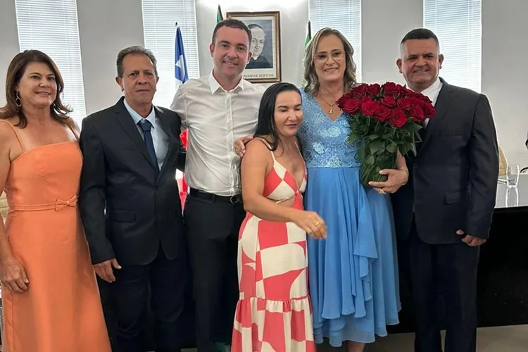 Fabrício Abrantes prestigia posse de Joanina Sampaio em Livramento de Nossa Senhora