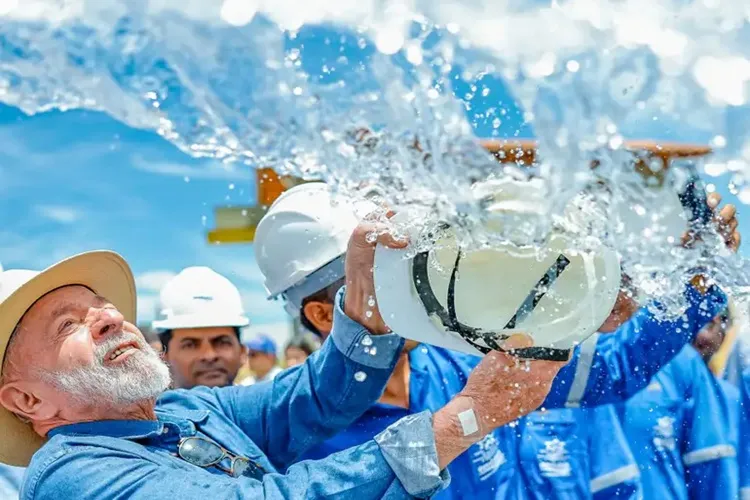 Lula e Jerônimo inauguram obras de acesso à água e saneamento em Paramirim