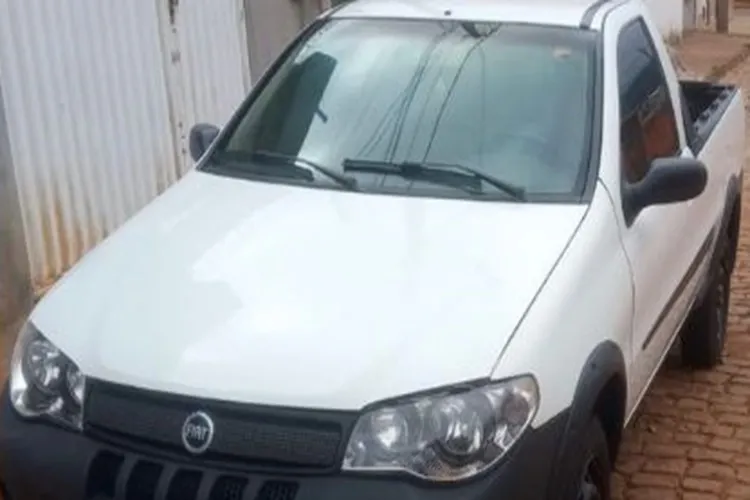 Caetité: PM recupera veículo furtado em garagem de construção