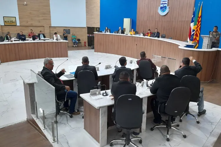 Vereadores desmentem prefeito e negam projeto para beneficiar Apae em Brumado