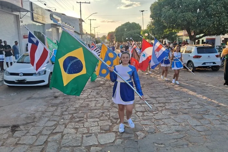 Desfile Cívico celebra a Independência com foco na sustentabilidade em Rio de Contas