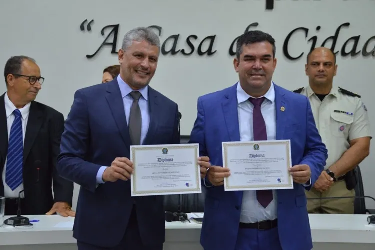 Nal Azevedo e Zaqueu Rodrigues são diplomados em Guanambi