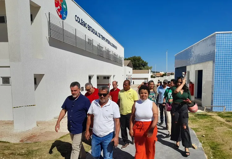 Deputado Daniel Almeida faz visita técnica em obras do governo da Bahia em Brumado