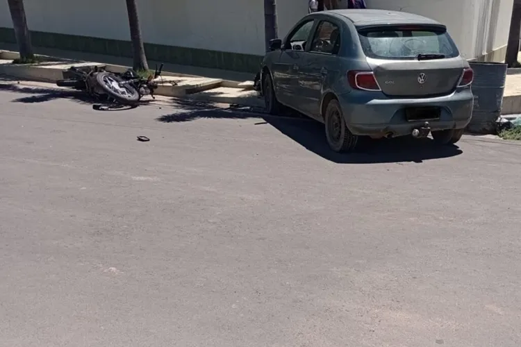 Homem morre após colisão entre carro e moto em cruzamento na cidade de Guanambi