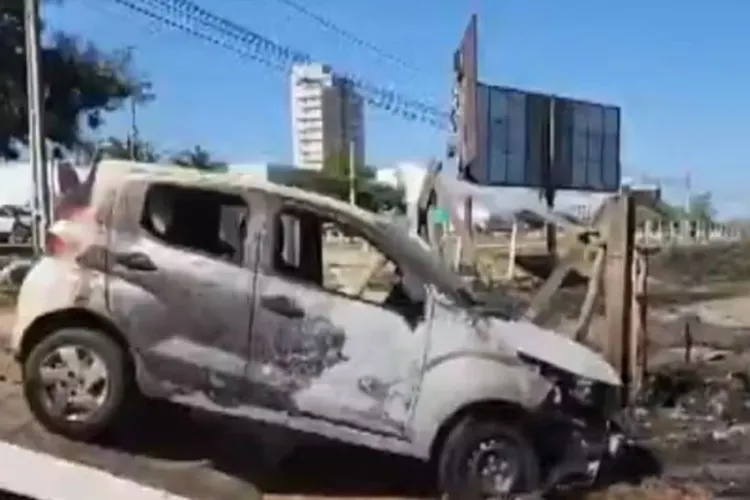 Conquista: Mulher estaciona carro, sai para fazer caminhada e encontra veículo em chamas
