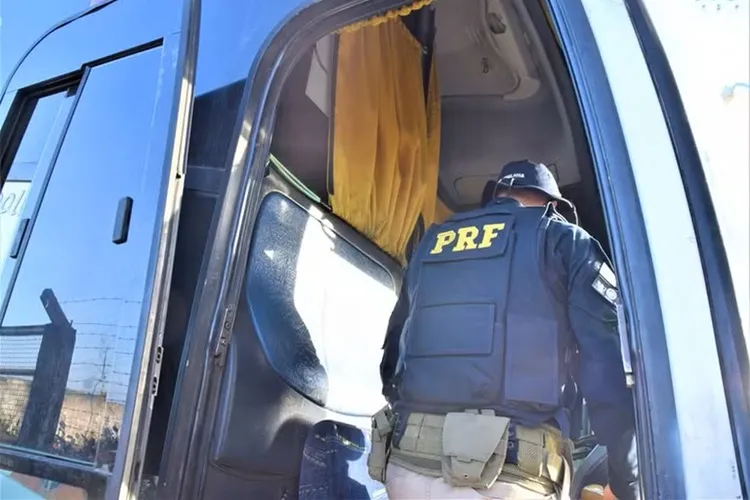 Suspeito de abusar sexualmente de criança dentro de ônibus é preso na BR-101