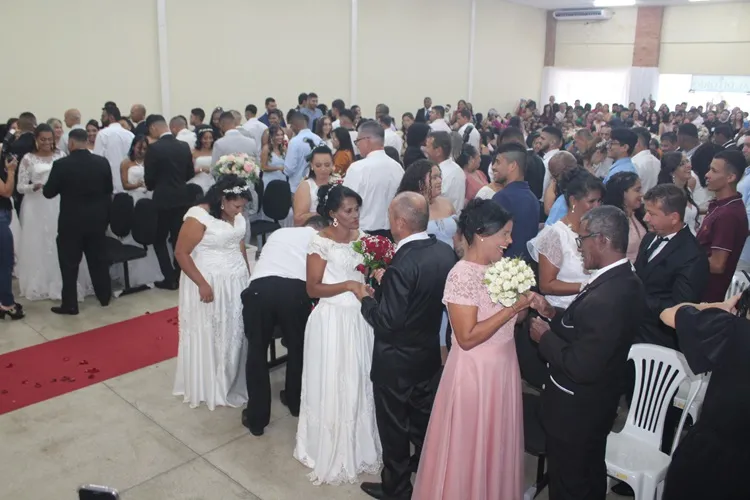 Felizes para sempre: Matrimônio coletivo une 50 casais através do Casar é Legal em Brumado
