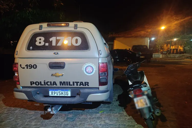 17º BPM encontra moto furtada dentro de garagem de residência em Guanambi