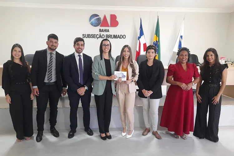 OAB faz entrega de carteiras a novos advogados da região de Brumado