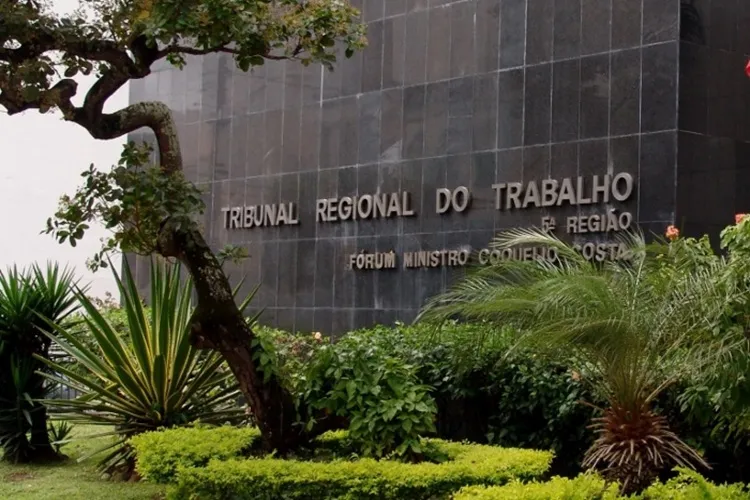 Funcionária trans será indenizada por não ter nome social respeitado em Salvador