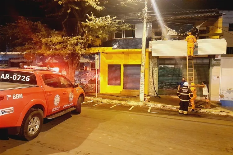 Corpo de Bombeiros de Brumado controla incêndio e evita tragédia no centro da cidade