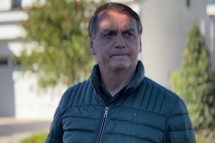 Jair Bolsonaro quebra silêncio e diz que cometeu 'deslizes' no governo