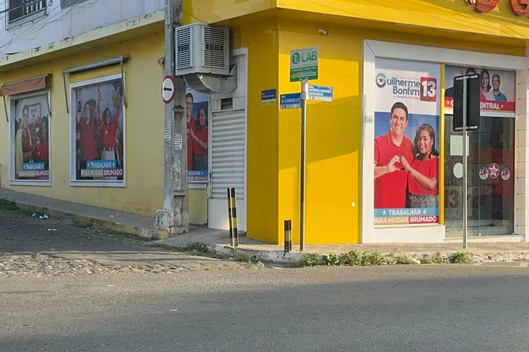 Justiça defere liminar por propaganda irregular no comitê de Guilherme Bonfim em Brumado