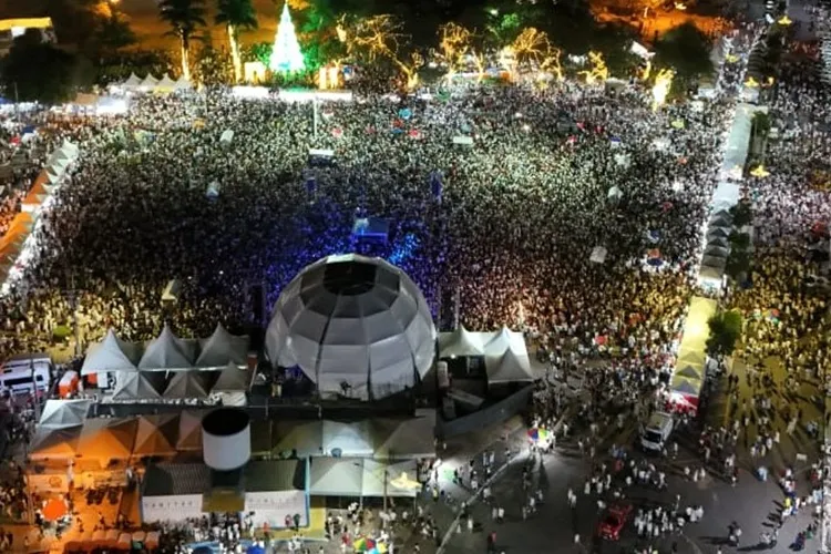 60 mil pessoas curtem o primeiro dia do Festival da Virada de Guanambi