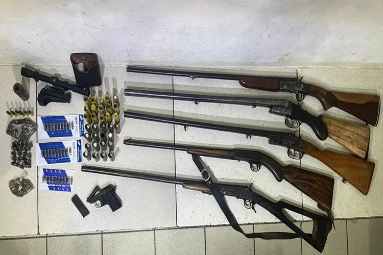 Armas de fogo e munições são apreendidas em Barra do Choça