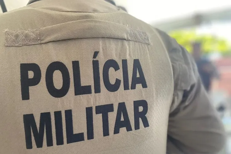 PMs são presos por roubo de celular de torcedor durante abordagem em Salvador