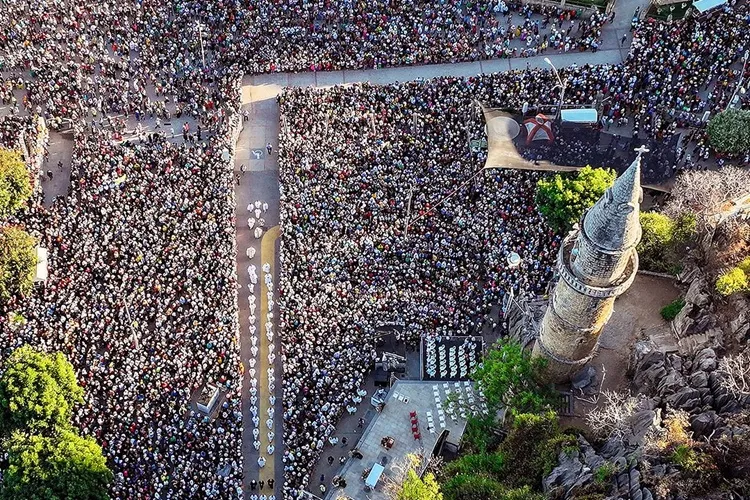 Mais de 150 mil fiéis acompanham último dia de celebração ao Bom Jesus da Lapa