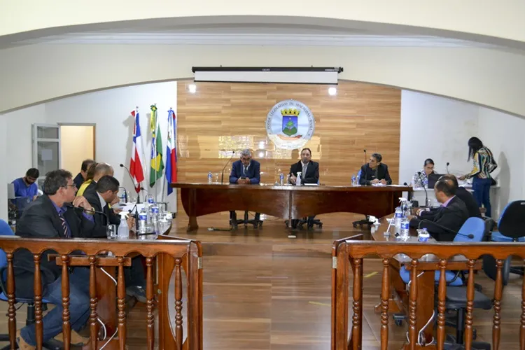 Macaúbas: Câmara de Vereadores aprova plano de cargos e salários dos servidores públicos