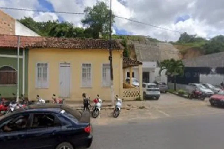 Moradores denunciam invasão de terrenos de uso público em Jaguaquara