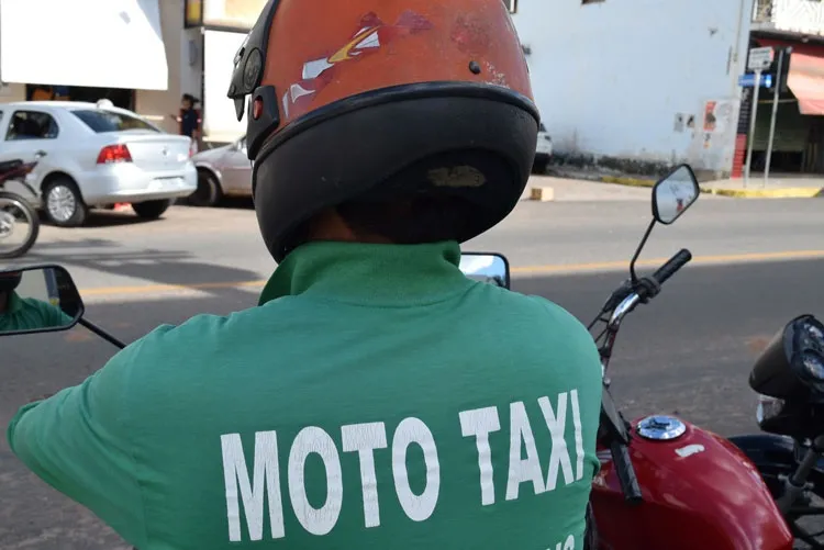 Mototaxista é advertido após recusar corrida para bairro distante em Guanambi