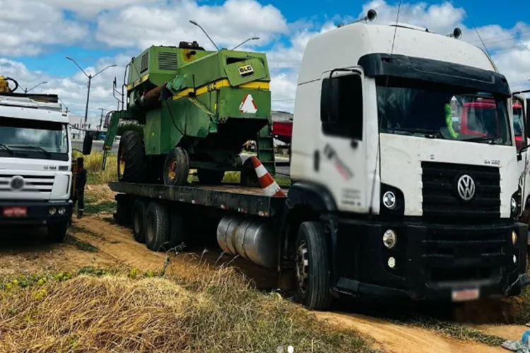 Prefeitura de Guanambi retira máquinas e veículos abandonados nas vias públicas