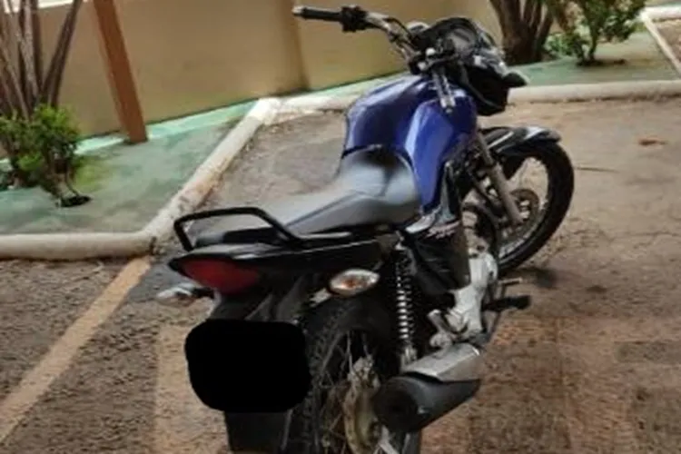 Condutor é detido em flagrante com moto com restrição de furto em Caetité