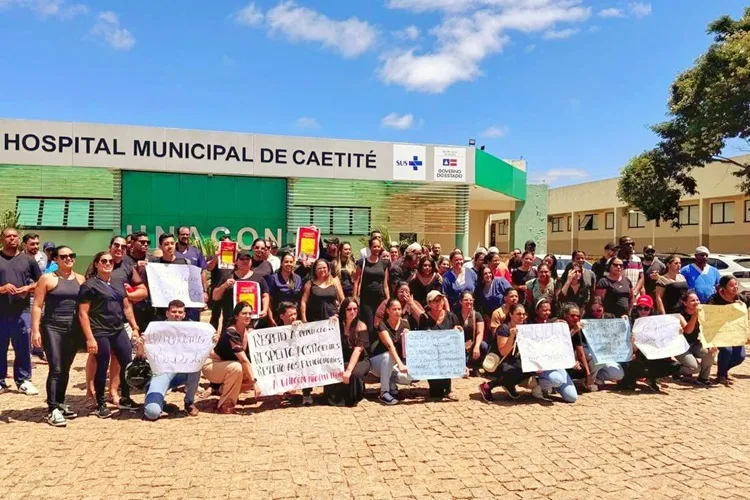 Servidores cobram salários atrasados e reestruturação da Unacon em Caetité