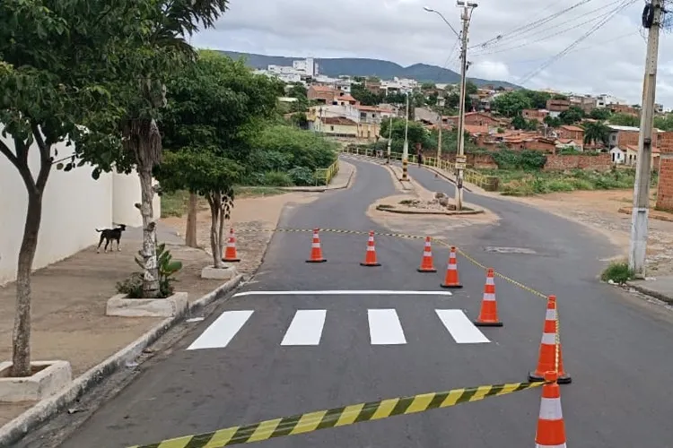 SMTT implanta novas faixas de pedestres para reforçar segurança viária em Brumado