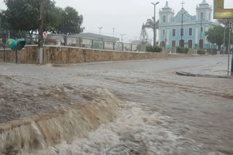 Inmet emite alerta de chuvas para Brumado, Bom Jesus da Lapa e Vitória da Conquista