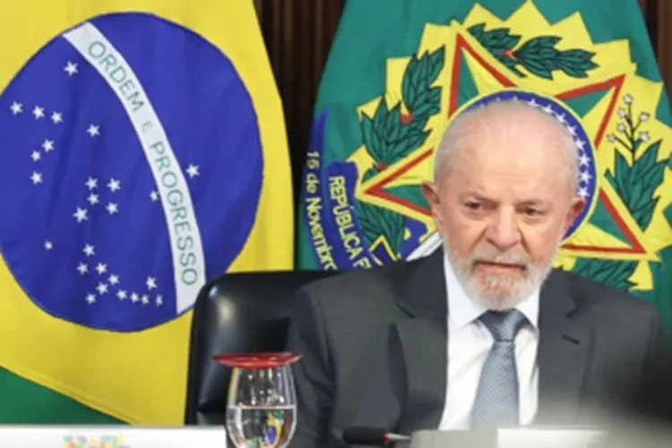 Lula sanciona regra que limita aumento do salário mínimo