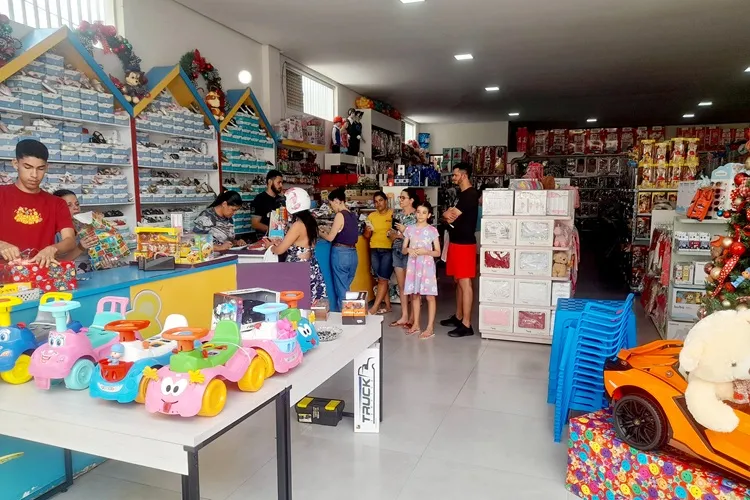 Brumado: Consumidores vão às lojas no último dia para garantir os presentes de Natal