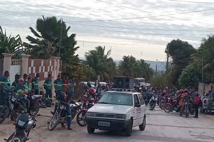 Brumado: Em protesto, moradores da Vila Pedra Preta cobram transporte e pavimentação