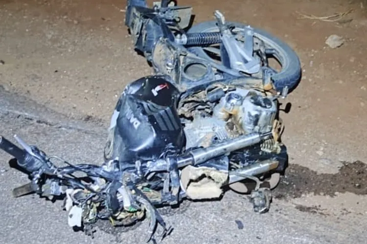 Anagé: Veículo invade contramão, atinge motocicleta e mata condutor na BA-262