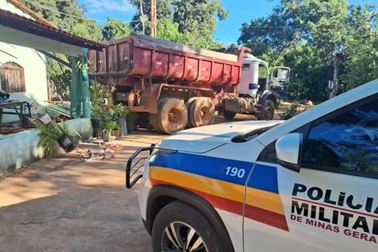 Pai infarta e morre ao tentar impedir que filho jogue caminhão contra casa