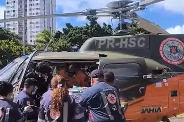 Criança é levada de helicóptero após receber coice de cavalo em Santo Amaro