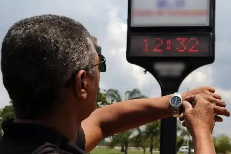 Horário de verão pode voltar devido a seca no Brasil