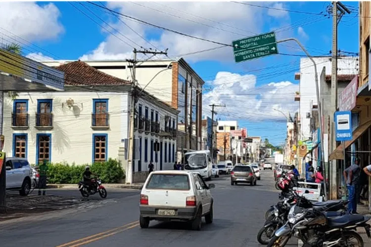 CDL solicita instalação de semáforos em vias do centro comercial em Brumado