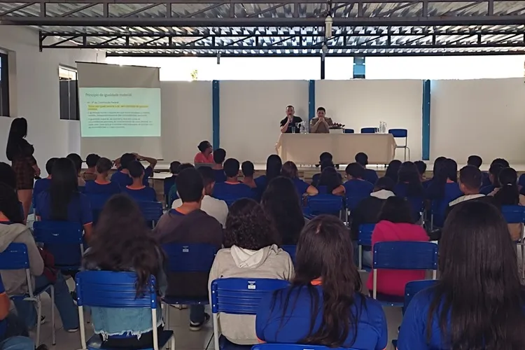 Projeto debate direitos humanos e penalidades a jovens infratores em Ituaçu