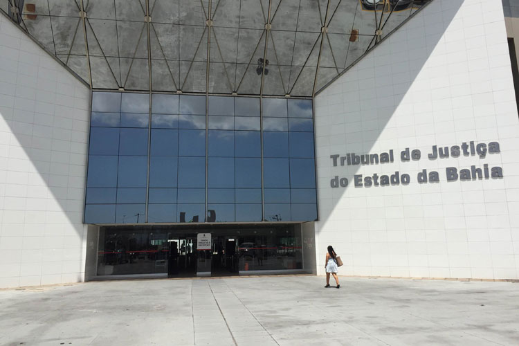 Brumado: TJ-BA defere liminar e garante permanência de professora no cargo após ter sido demitida