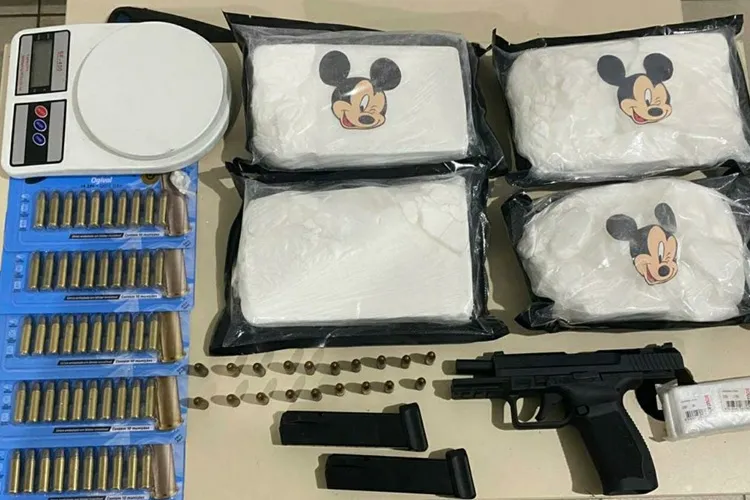 Rondesp apreende 4 kg de cocaína, pistola e 69 munições em Vitória da Conquista