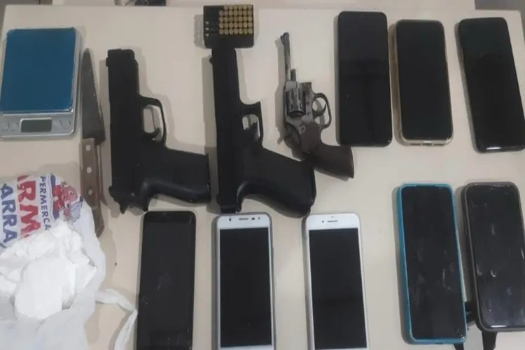 77ª CIPM prende quatro por roubo, tráfico e porte ilegal de armas em Conquista